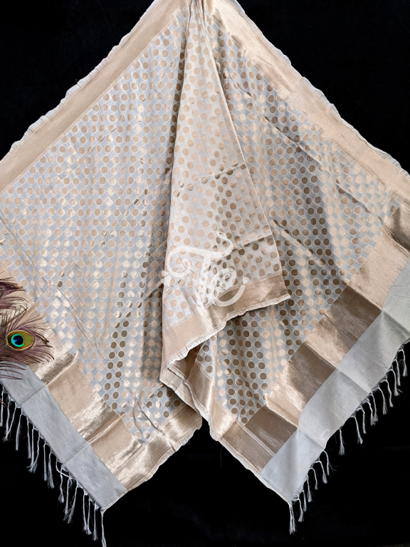 Offwhite color Semi Katan Silk Banarasi Dupatta / Stole